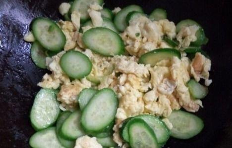 黄色的西湖瓜咋吃的啊视频,跟随视频一探究竟