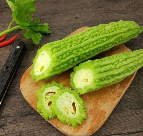 瓜烂一点可以吃吗视频讲解,瓜烂一点还能吃吗？视频揭秘食品安全真相