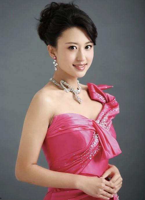 主持人梅姑娘吃瓜视频,揭秘娱乐圈幕后故事