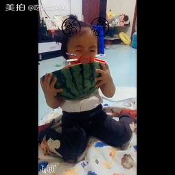 吃瓜被小孩吓到视频,吃瓜群众被顽皮小孩吓到瞬间