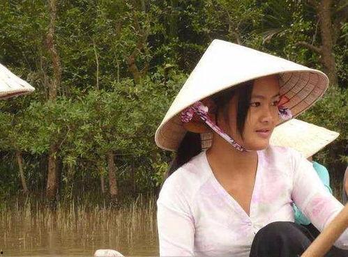 越南女人吃山头瓜视频