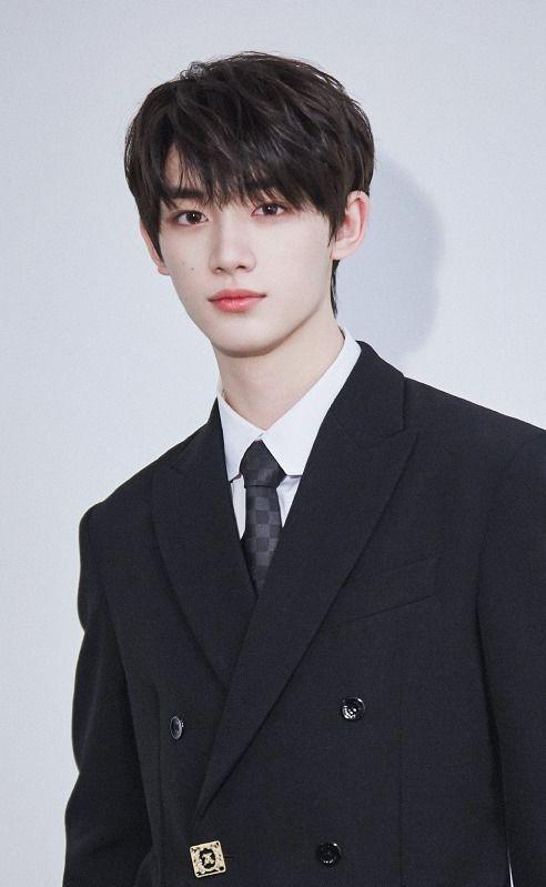 丁程鑫吃瓜嗑糖视频是什么片,揭秘“吃瓜嗑糖”视频背后的故事