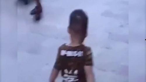 兄弟吃瓜搞笑视频合集,搞笑视频合集笑翻天